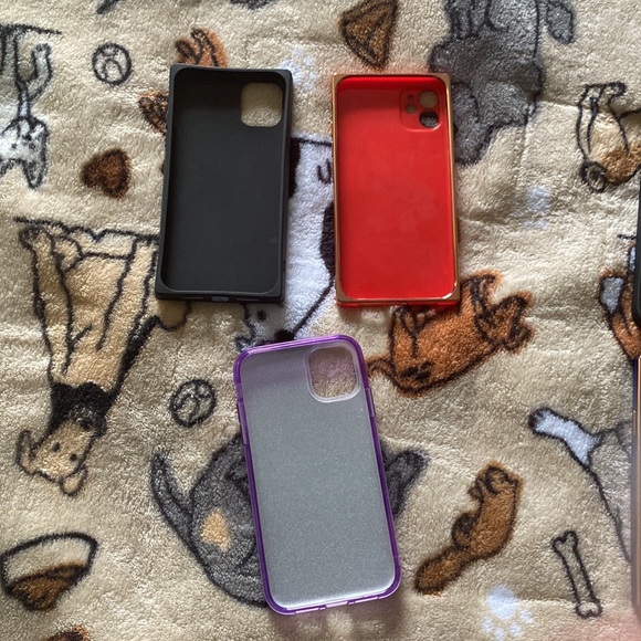 Lot of 12 iPhone 11 Cases - Picture 5 of 9